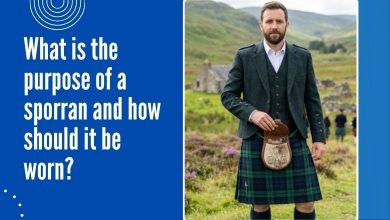 What is the purpose of a sporran and how should it be worn